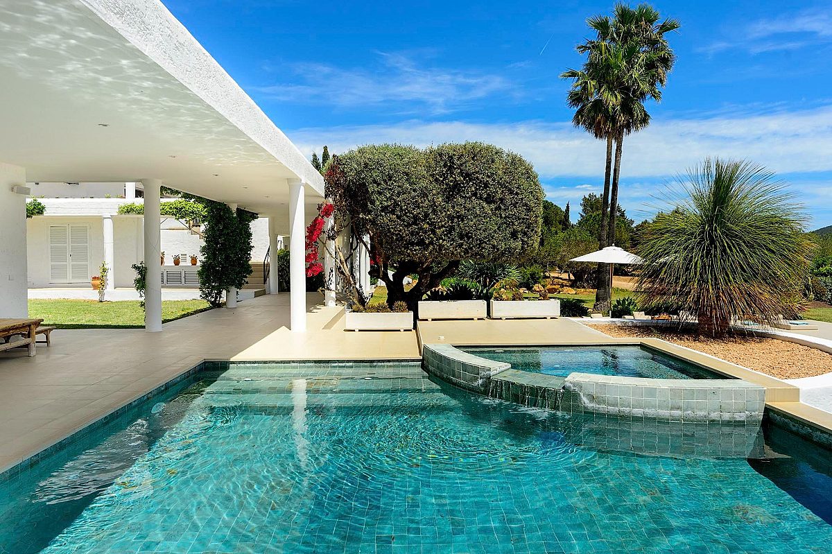 Preciosa villa familiar en una zona muy solicitada, con amplios espacios exteriores y vistas al mar  - 20