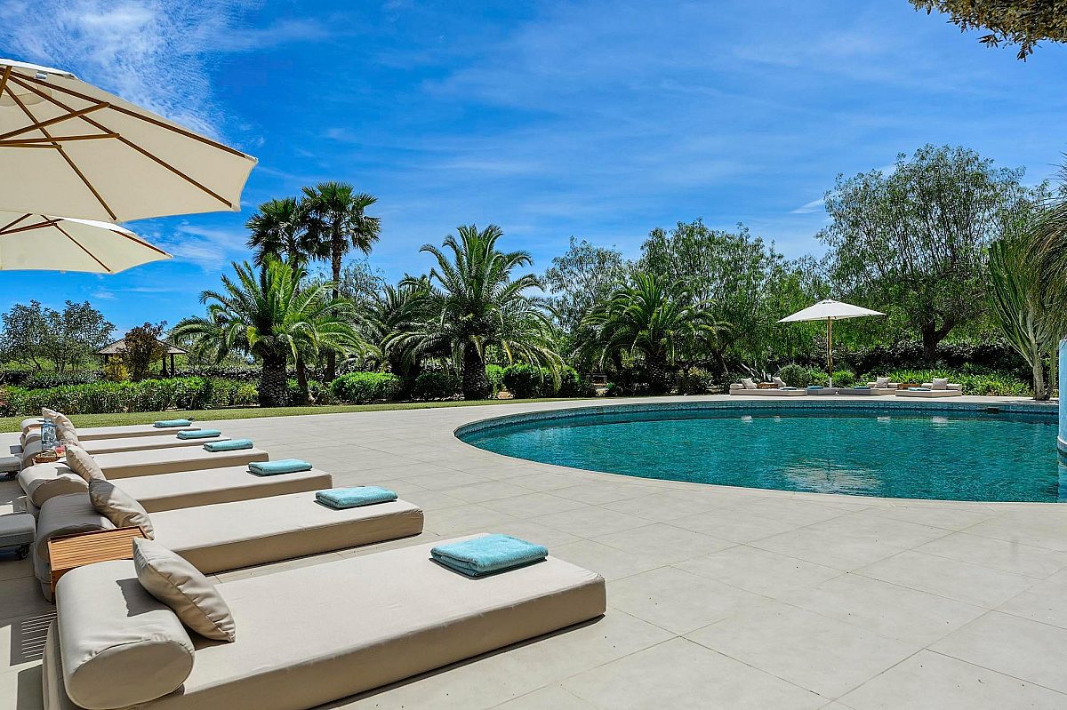Preciosa villa familiar en una zona muy solicitada, con amplios espacios exteriores y vistas al mar  - 1