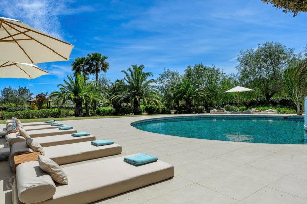 Beautiful family villa in an extremely sought-after location, with large outdoor spaces and sea views  - 1