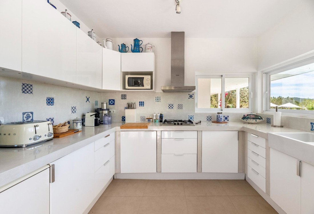 Wunderschöne Familienvilla in sehr begehrter Lage, mit großen Außenbereichen und Meerblick  - 43