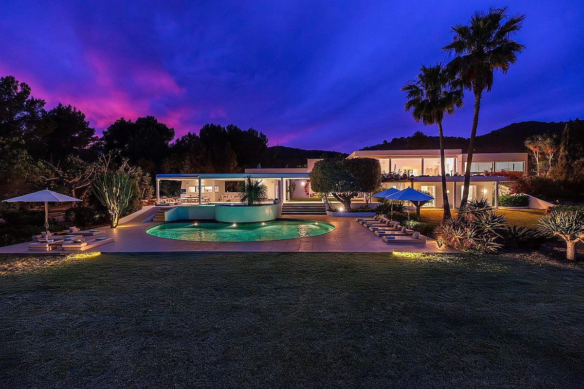 Preciosa villa familiar en una zona muy solicitada, con amplios espacios exteriores y vistas al mar  - 86