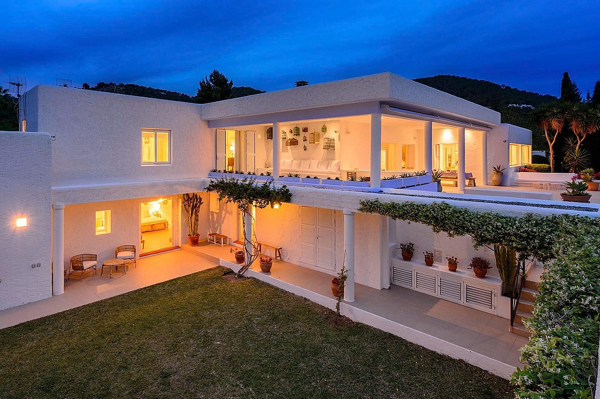 Preciosa villa familiar en una zona muy solicitada, con amplios espacios exteriores y vistas al mar  - 4