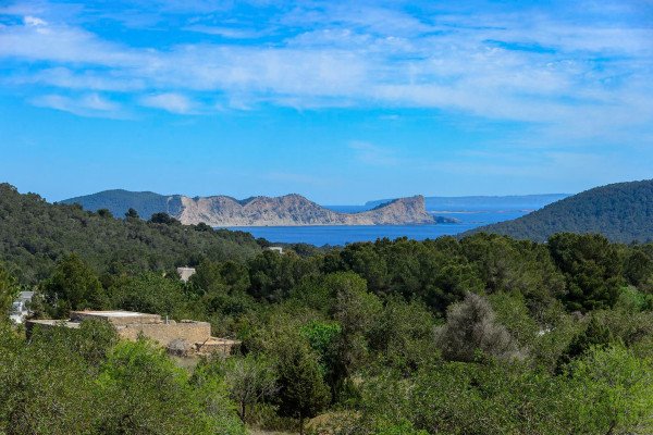 Beautiful family villa in an extremely sought-after location, with large outdoor spaces and sea views  - 5