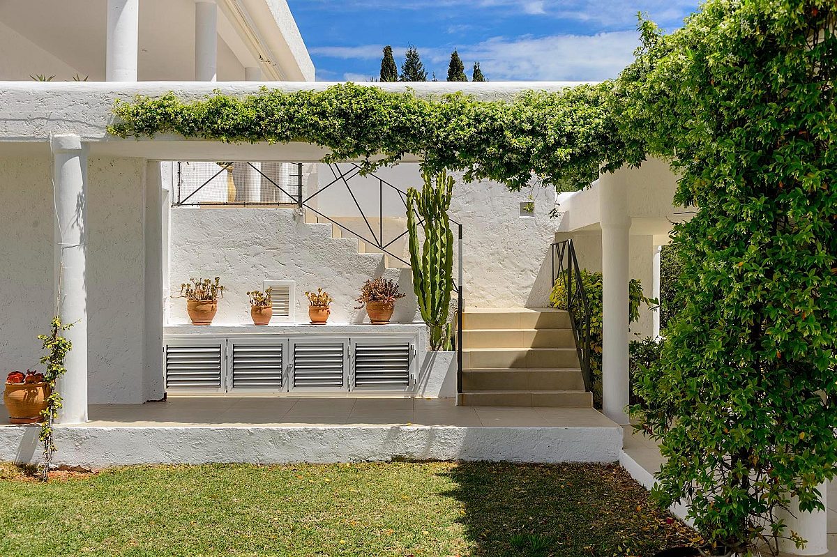 Preciosa villa familiar en una zona muy solicitada, con amplios espacios exteriores y vistas al mar  - 79