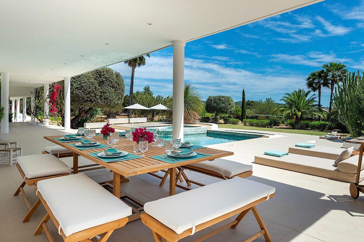 Preciosa villa familiar en una zona muy solicitada, con amplios espacios exteriores y vistas al mar  - 17