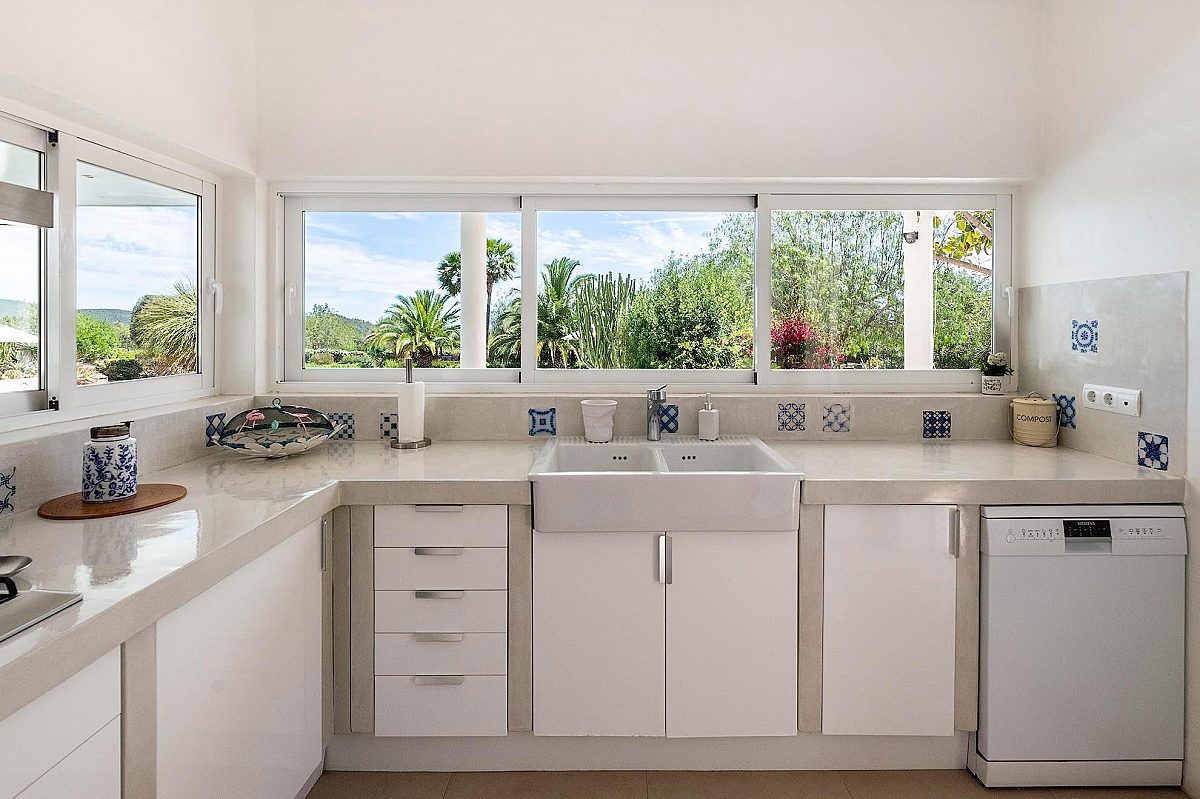 Preciosa villa familiar en una zona muy solicitada, con amplios espacios exteriores y vistas al mar  - 40