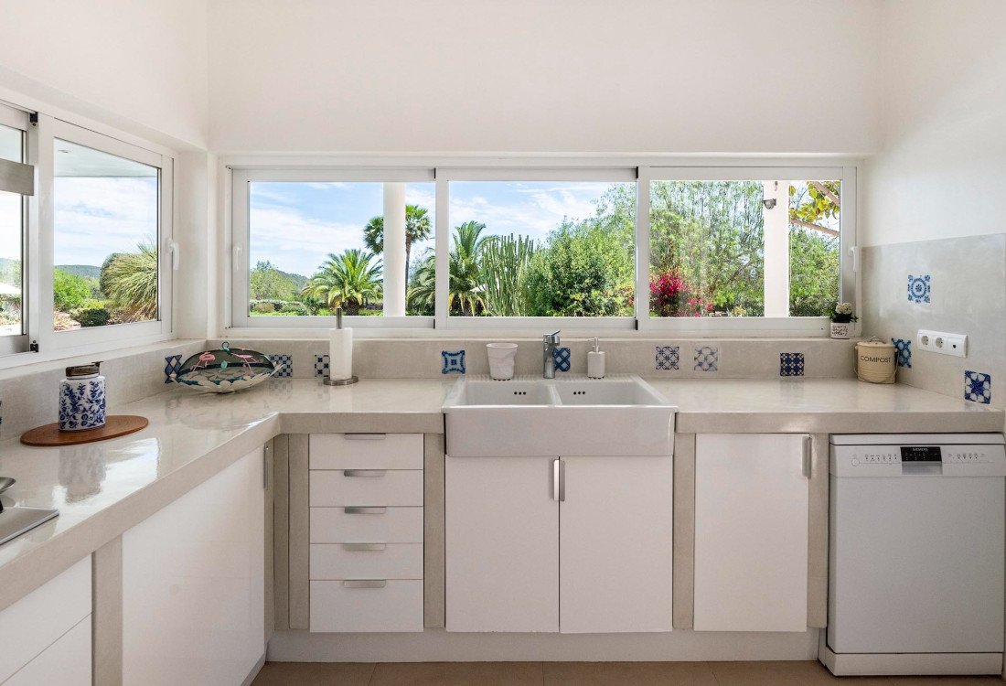 Wunderschöne Familienvilla in sehr begehrter Lage, mit großen Außenbereichen und Meerblick  - 40