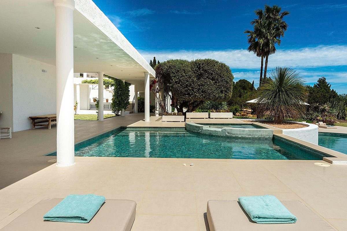 Preciosa villa familiar en una zona muy solicitada, con amplios espacios exteriores y vistas al mar  - 15