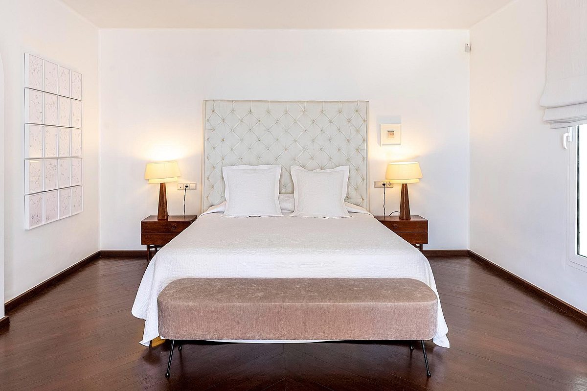 Preciosa villa familiar en una zona muy solicitada, con amplios espacios exteriores y vistas al mar  - 56