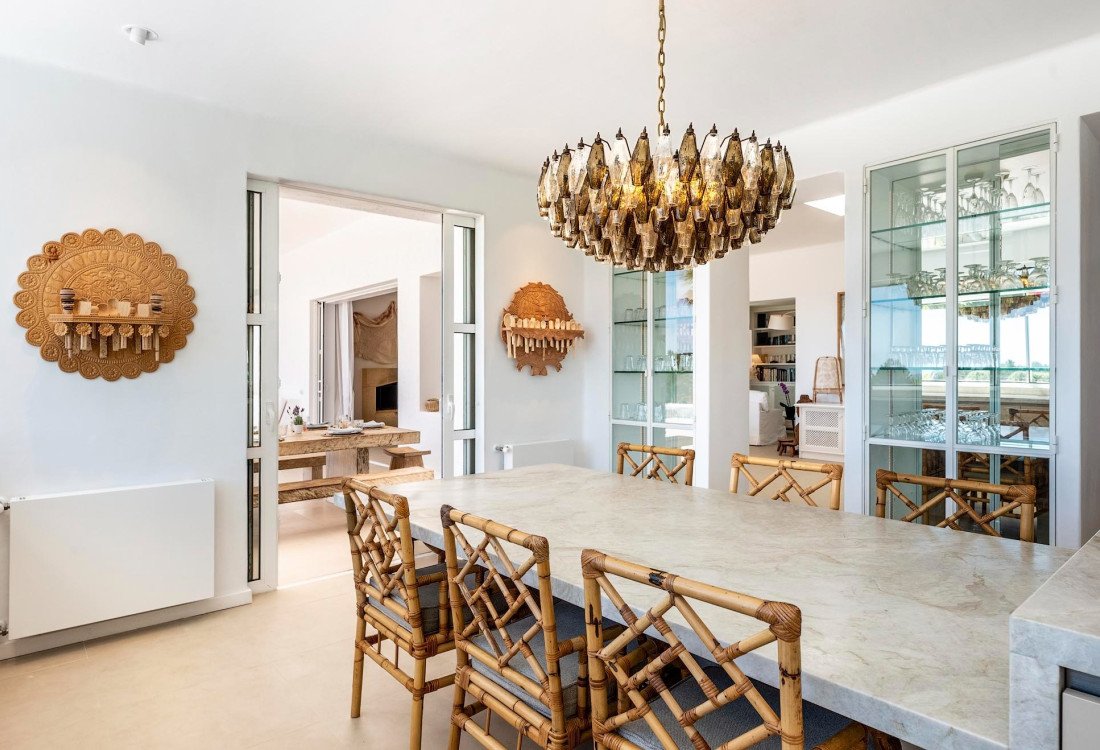 Wunderschöne Familienvilla in sehr begehrter Lage, mit großen Außenbereichen und Meerblick  - 32