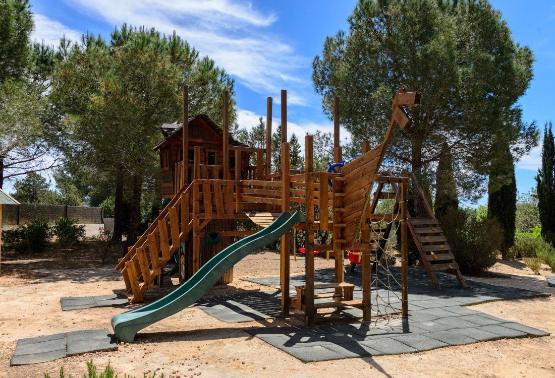 Wunderschöne Familienvilla in sehr begehrter Lage, mit großen Außenbereichen und Meerblick  - 80