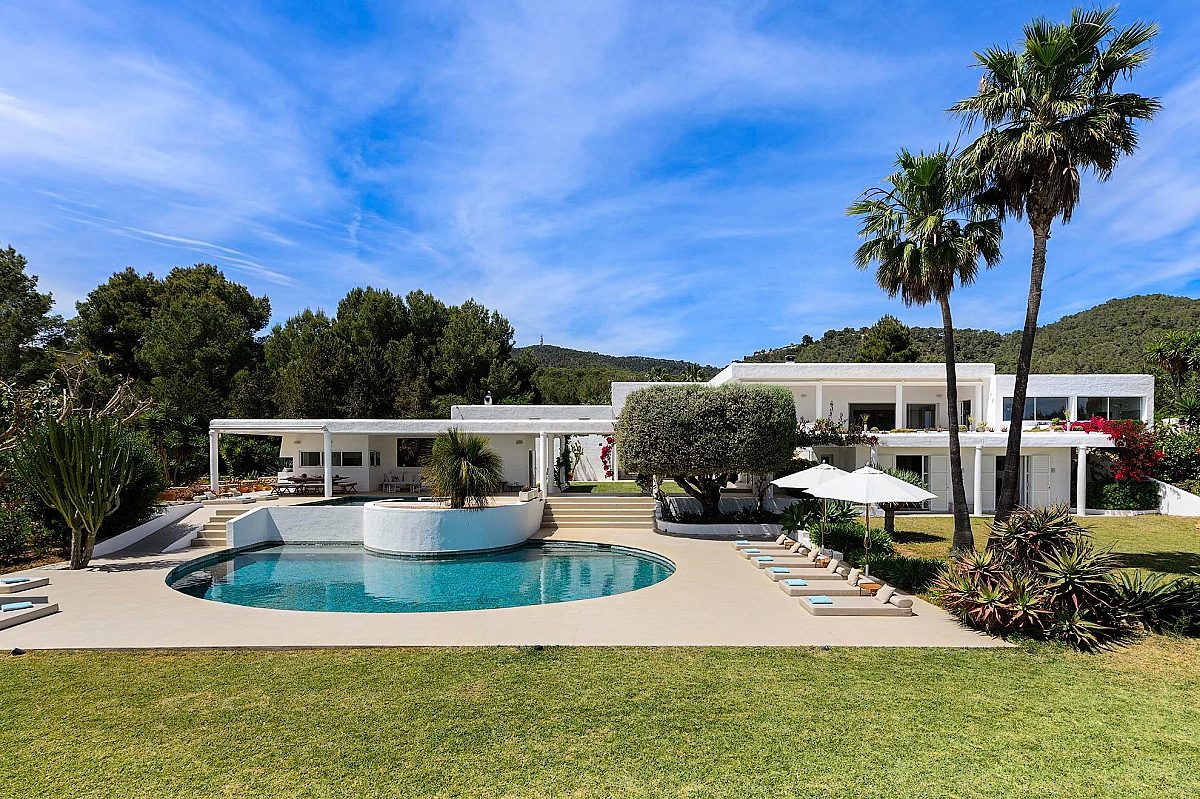 Preciosa villa familiar en una zona muy solicitada, con amplios espacios exteriores y vistas al mar  - 7