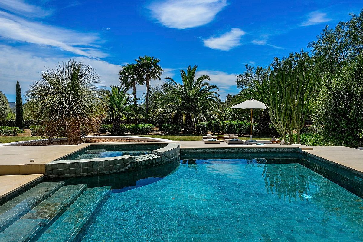 Preciosa villa familiar en una zona muy solicitada, con amplios espacios exteriores y vistas al mar  - 21