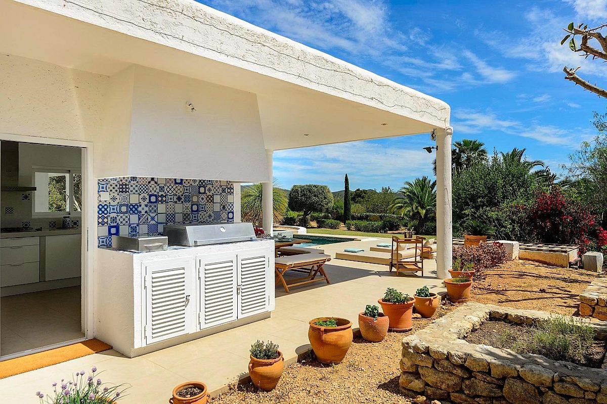 Preciosa villa familiar en una zona muy solicitada, con amplios espacios exteriores y vistas al mar  - 23
