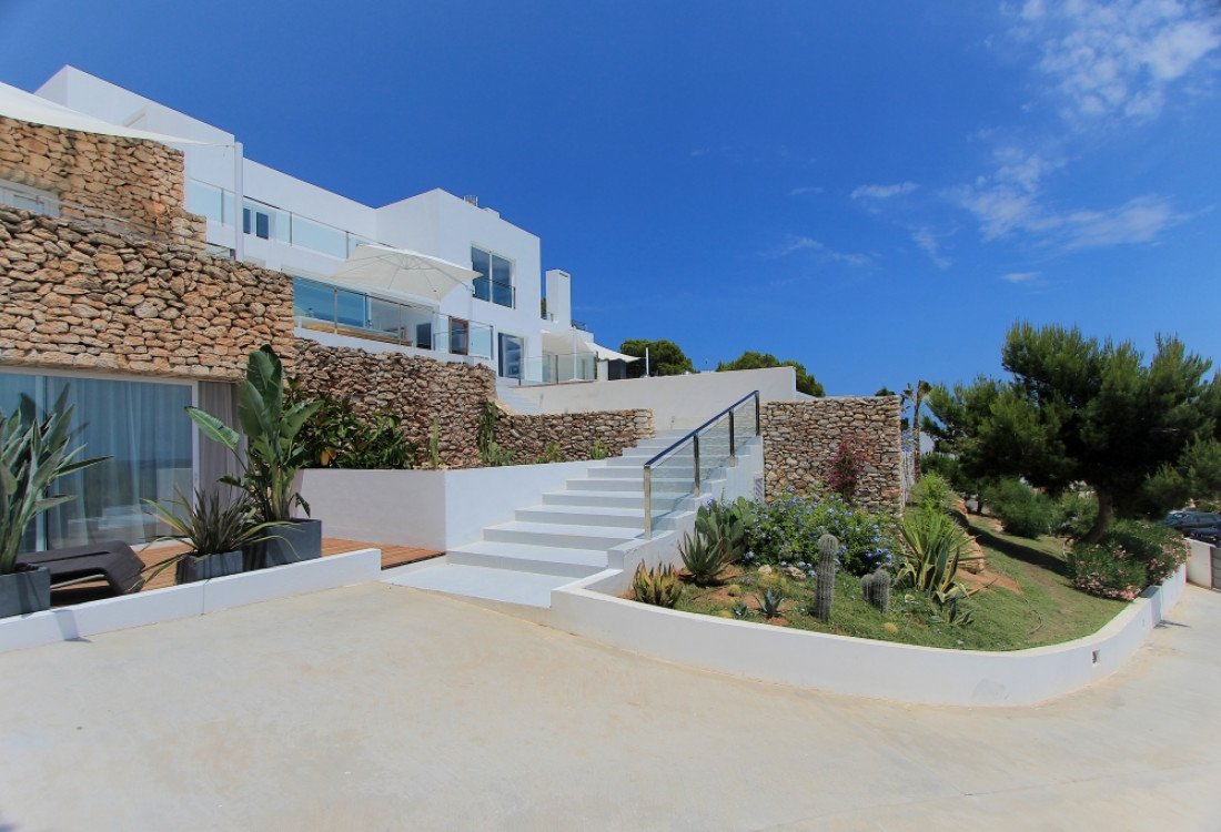 Stylish modern villa with outstanding sea views - 25