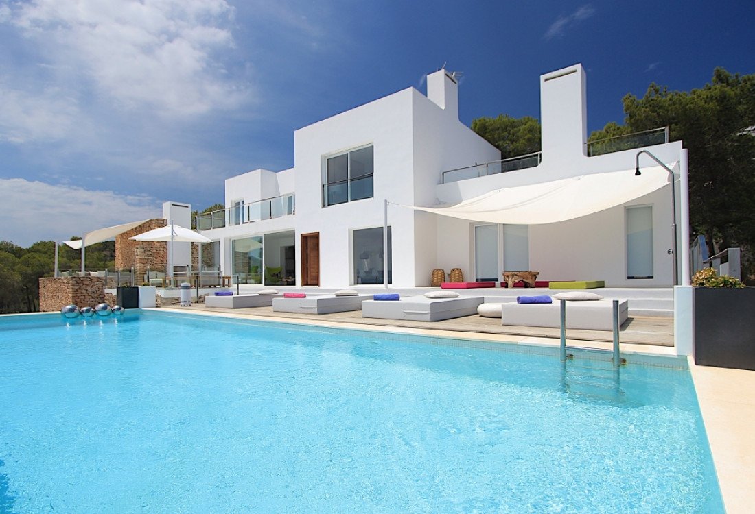 Stylish modern villa with outstanding sea views - 1