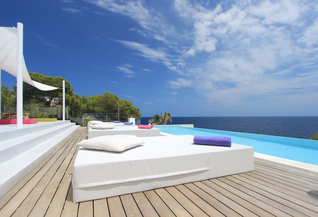 Stylish modern villa with outstanding sea views - 26