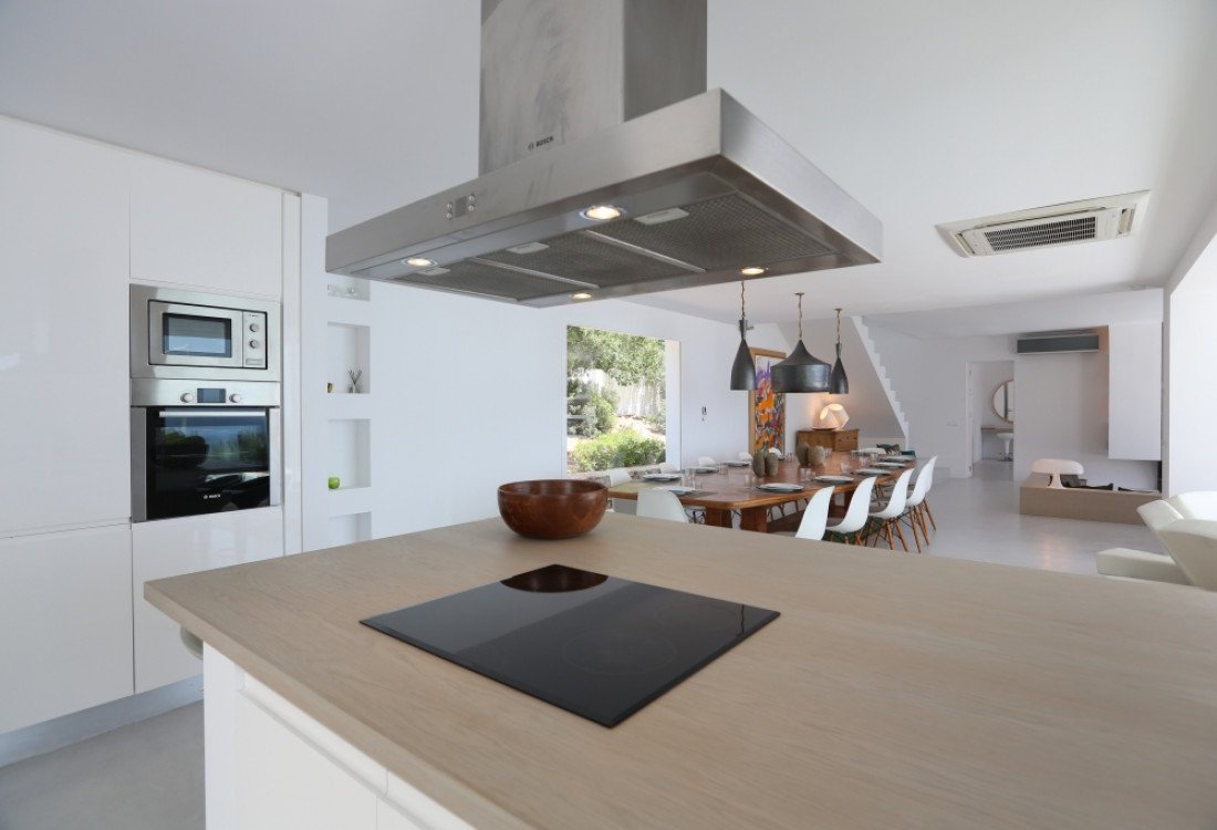 Stylish modern villa with outstanding sea views - 9