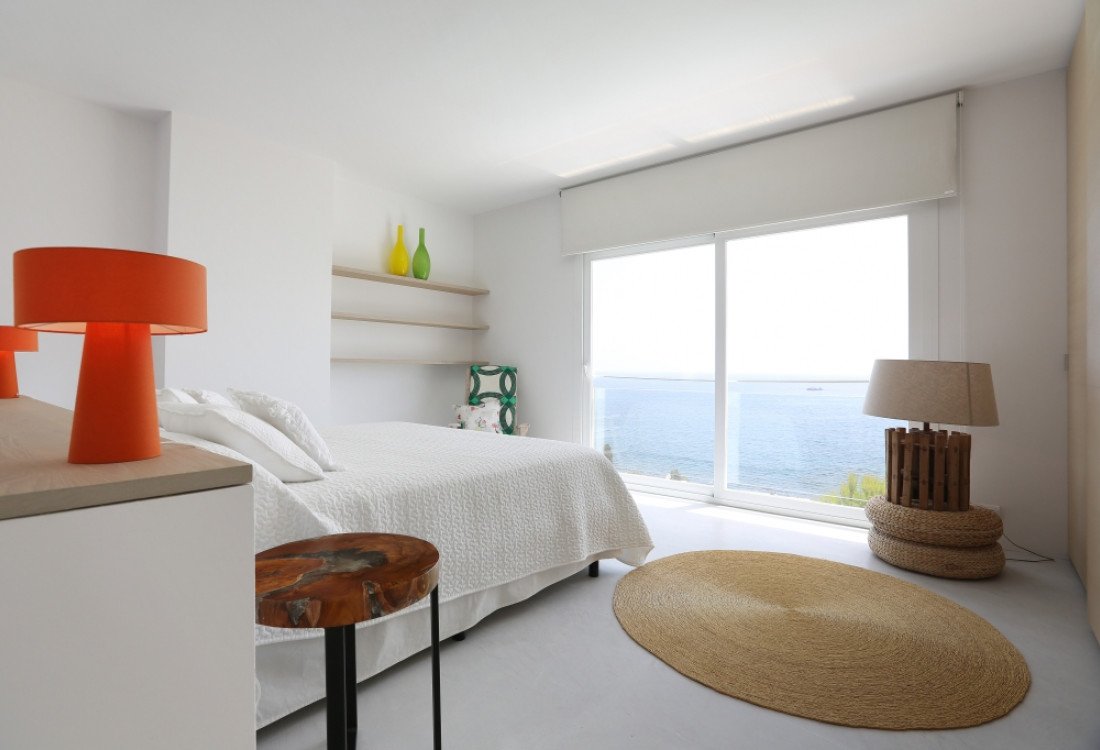 Stylish modern villa with outstanding sea views - 16