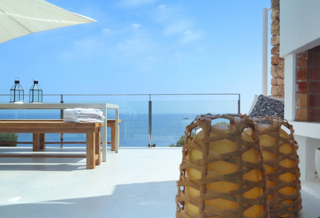 Stylish modern villa with outstanding sea views - 11