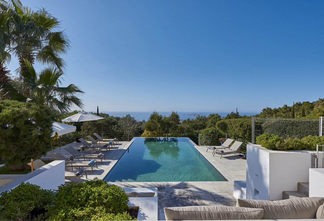 Villa familiar elegante y moderna en el monte con vista panorámica - 1
