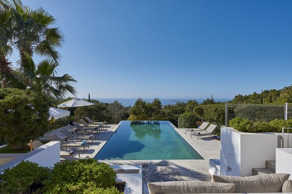 Villa familiar elegante y moderna en el monte con vista panorámica - 1