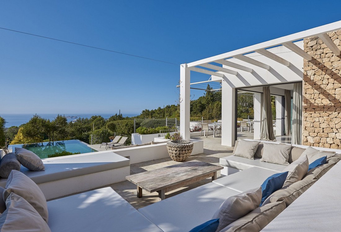 Villa familiar elegante y moderna en el monte con vista panorámica - 11