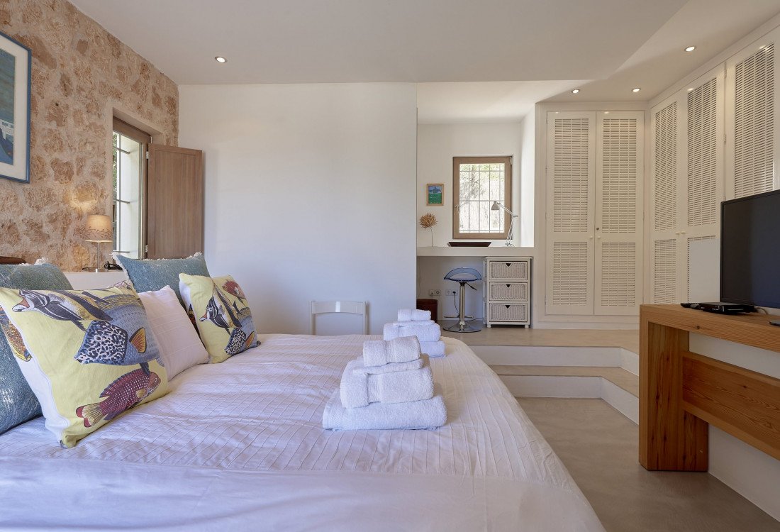 Villa familiar elegante y moderna en el monte con vista panorámica - 37