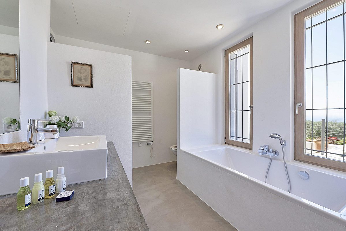 Villa familiar elegante y moderna en el monte con vista panorámica - 36