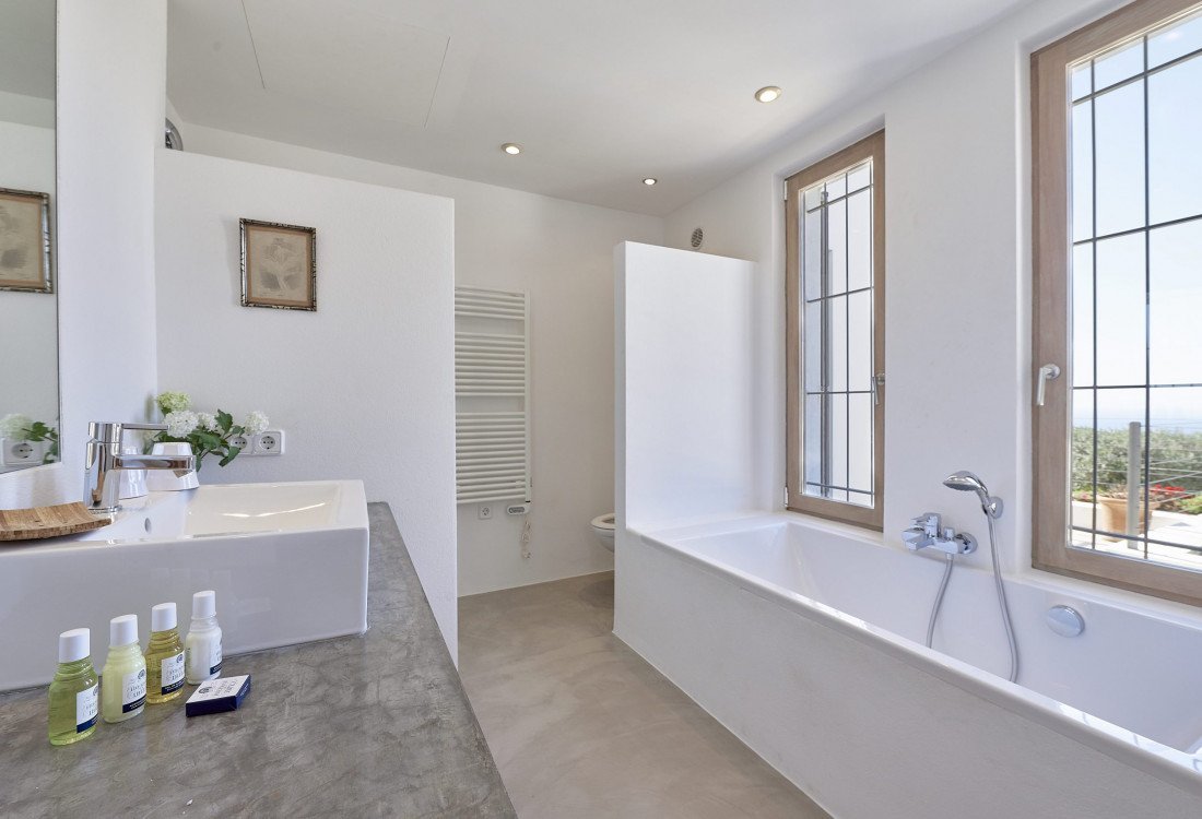 Villa familiar elegante y moderna en el monte con vista panorámica - 36