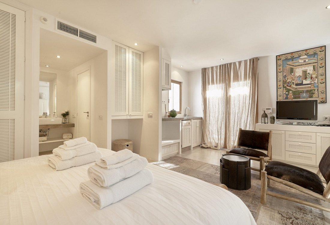 Villa familiar elegante y moderna en el monte con vista panorámica - 23