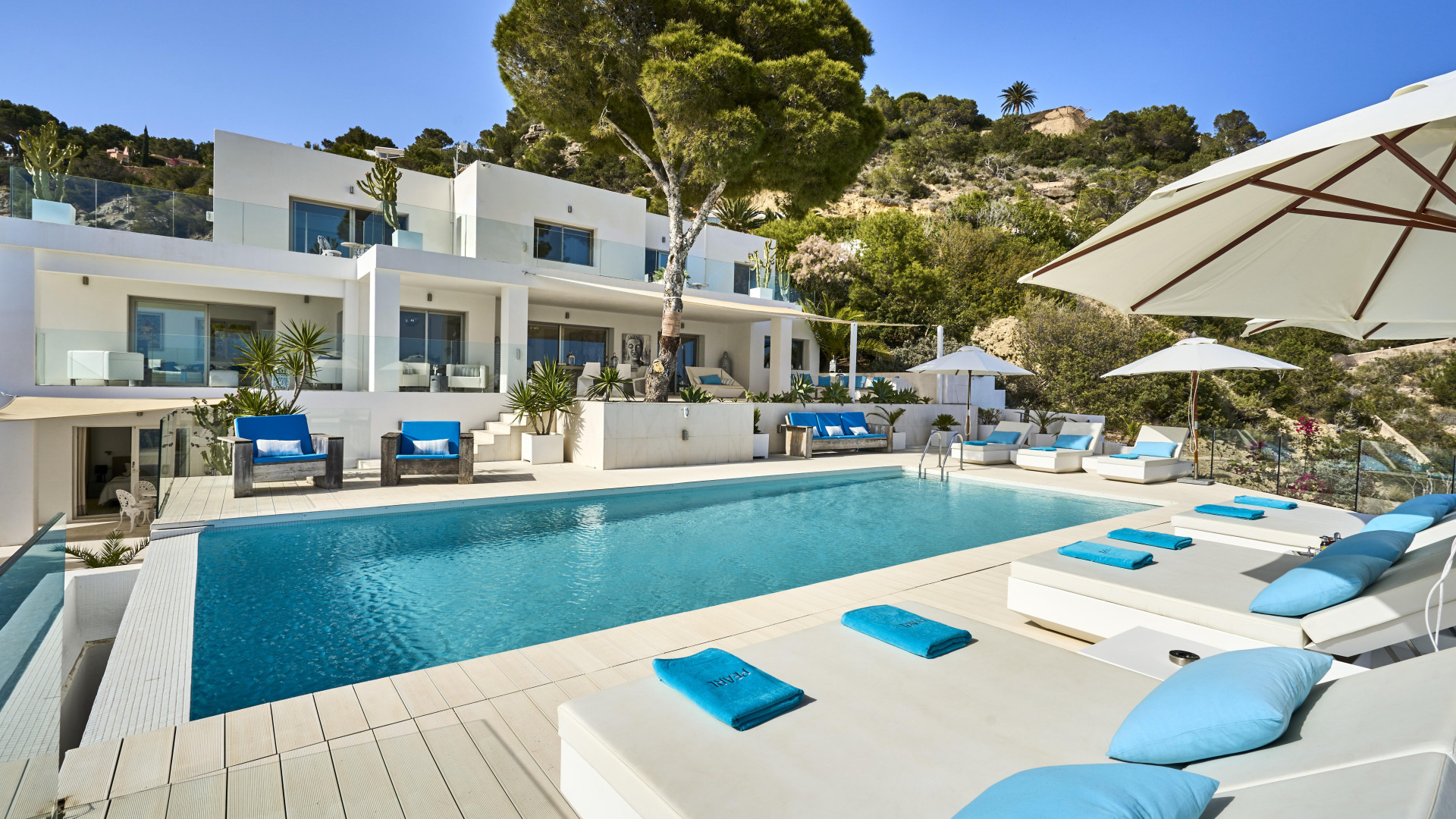 Pure luxury in first sea line with panoramic sea views - 6