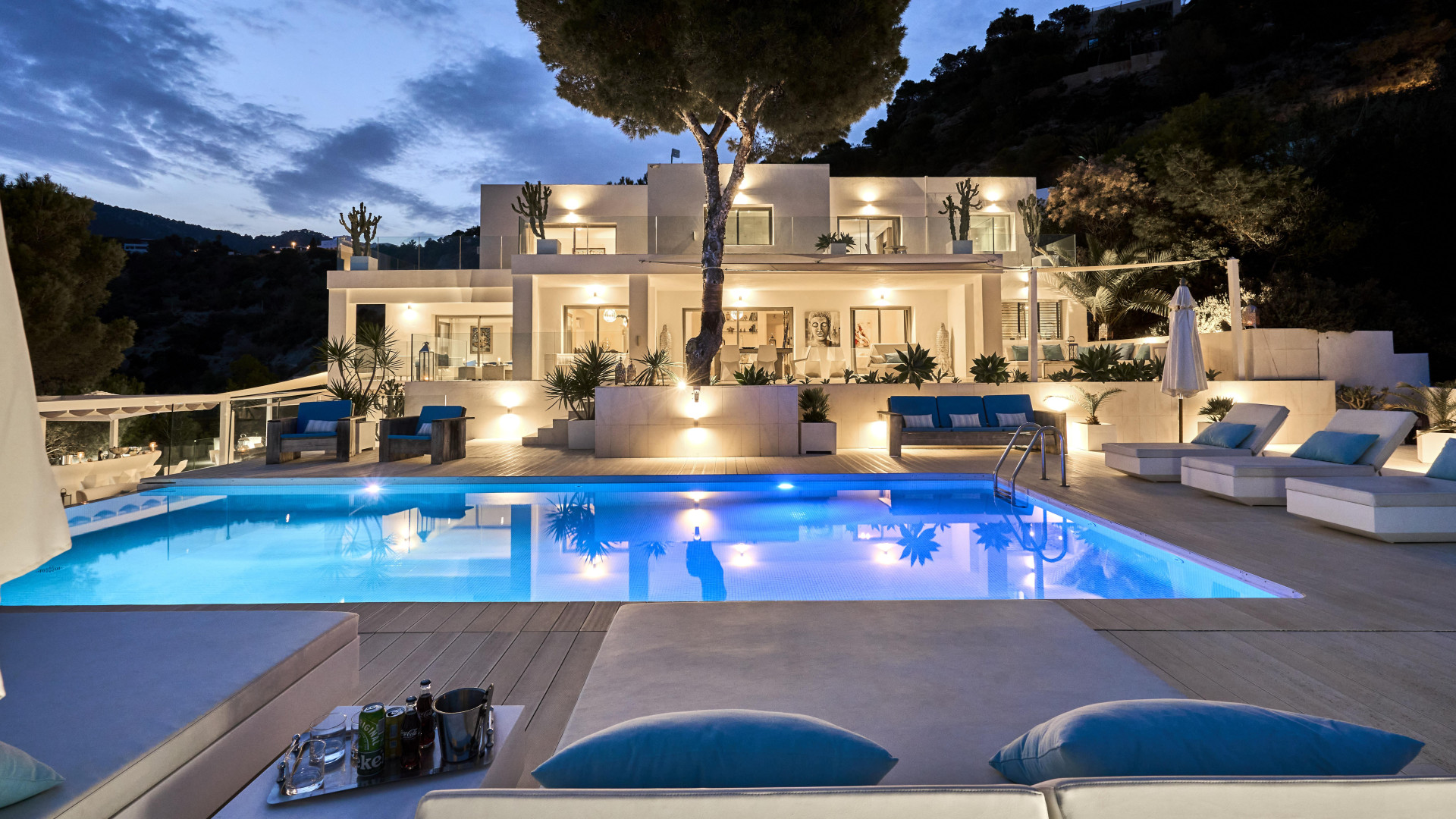 Pure luxury in first sea line with panoramic sea views - 41