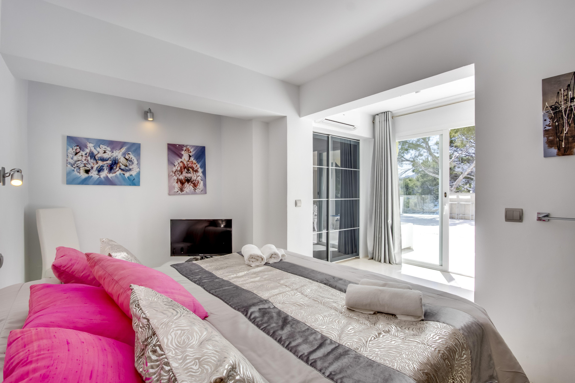 Pure luxury in first sea line with panoramic sea views - 33