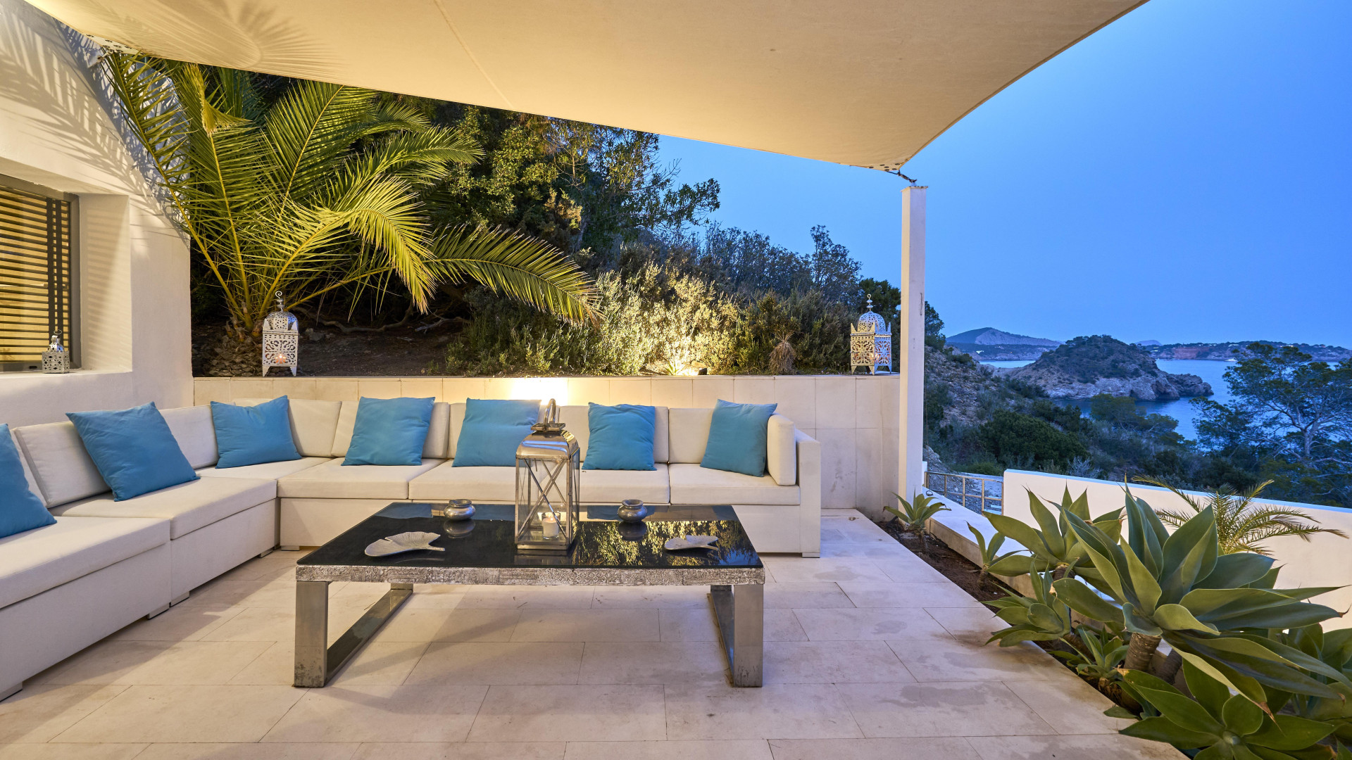 Pure luxury in first sea line with panoramic sea views - 38