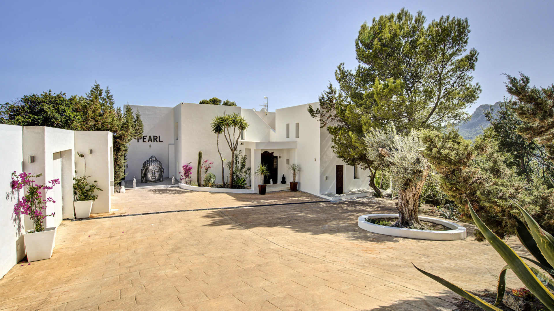 Pure luxury in first sea line with panoramic sea views - 15