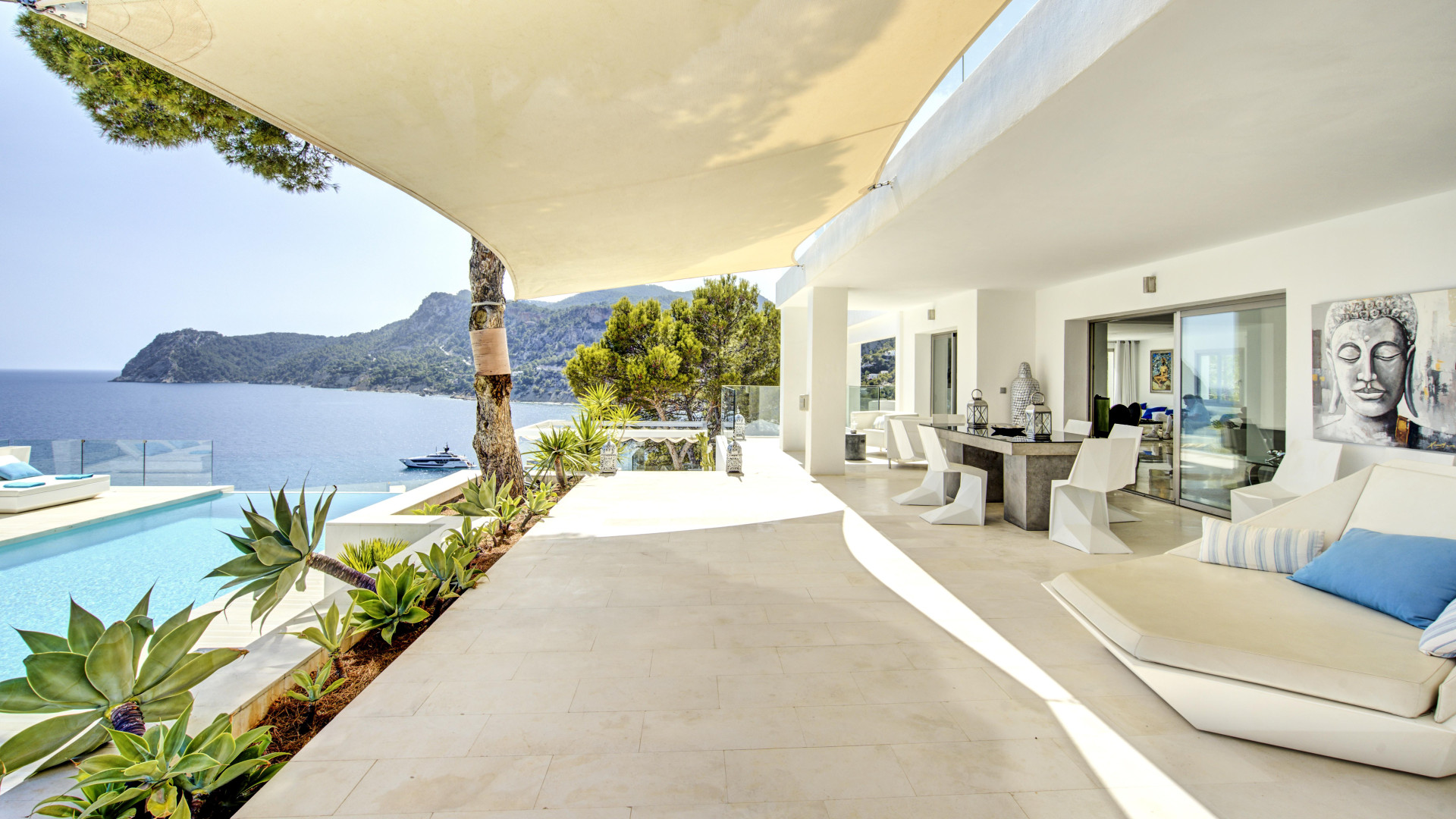 Pure luxury in first sea line with panoramic sea views - 8