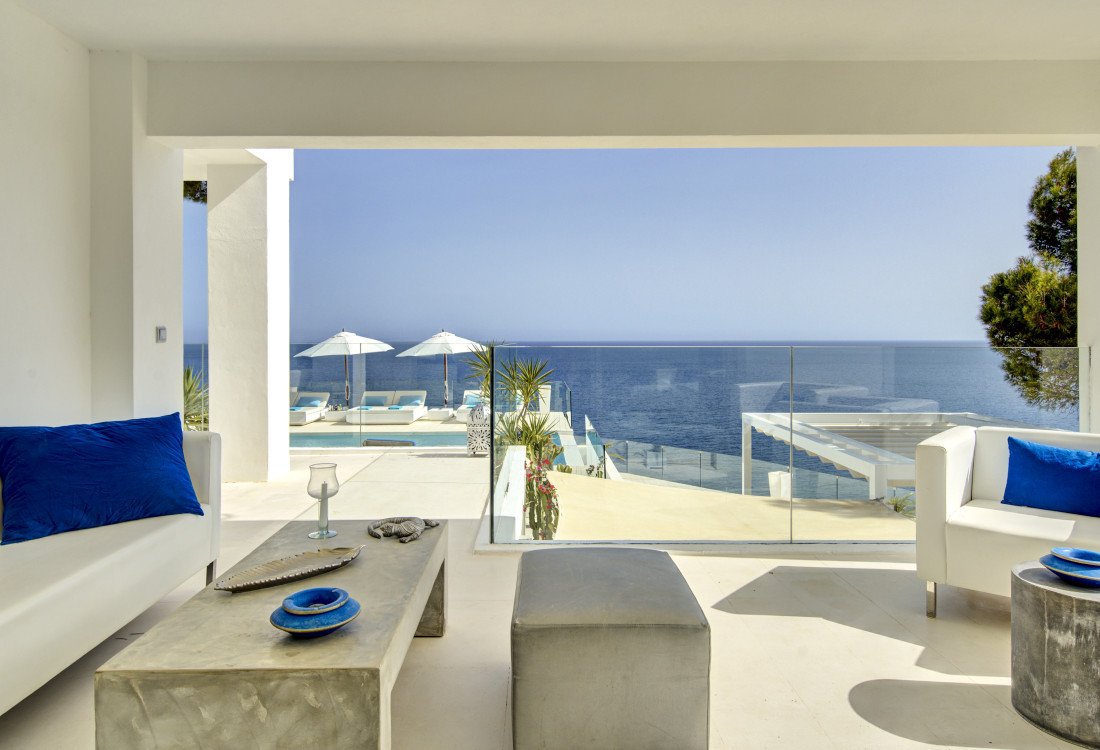 Puro lujo en primera línea de mar con impresionantes vistas panorámicas - 9