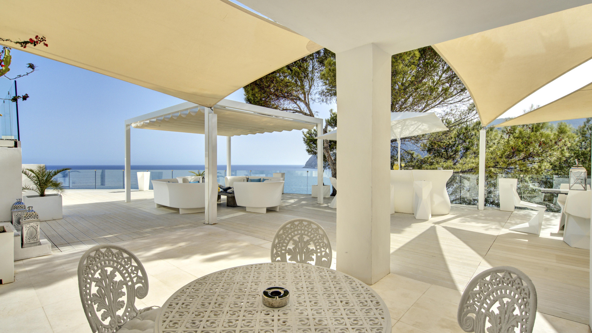 Pure luxury in first sea line with panoramic sea views - 10