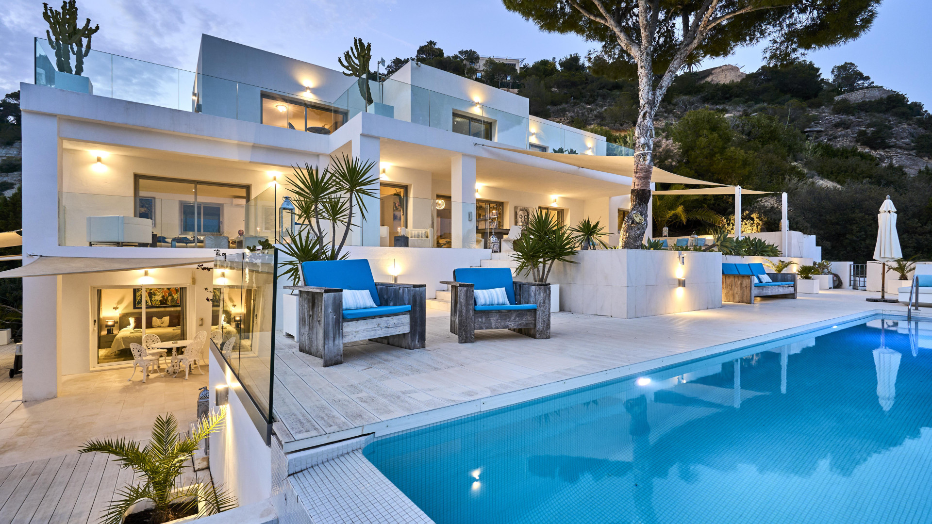 Pure luxury in first sea line with panoramic sea views - 39