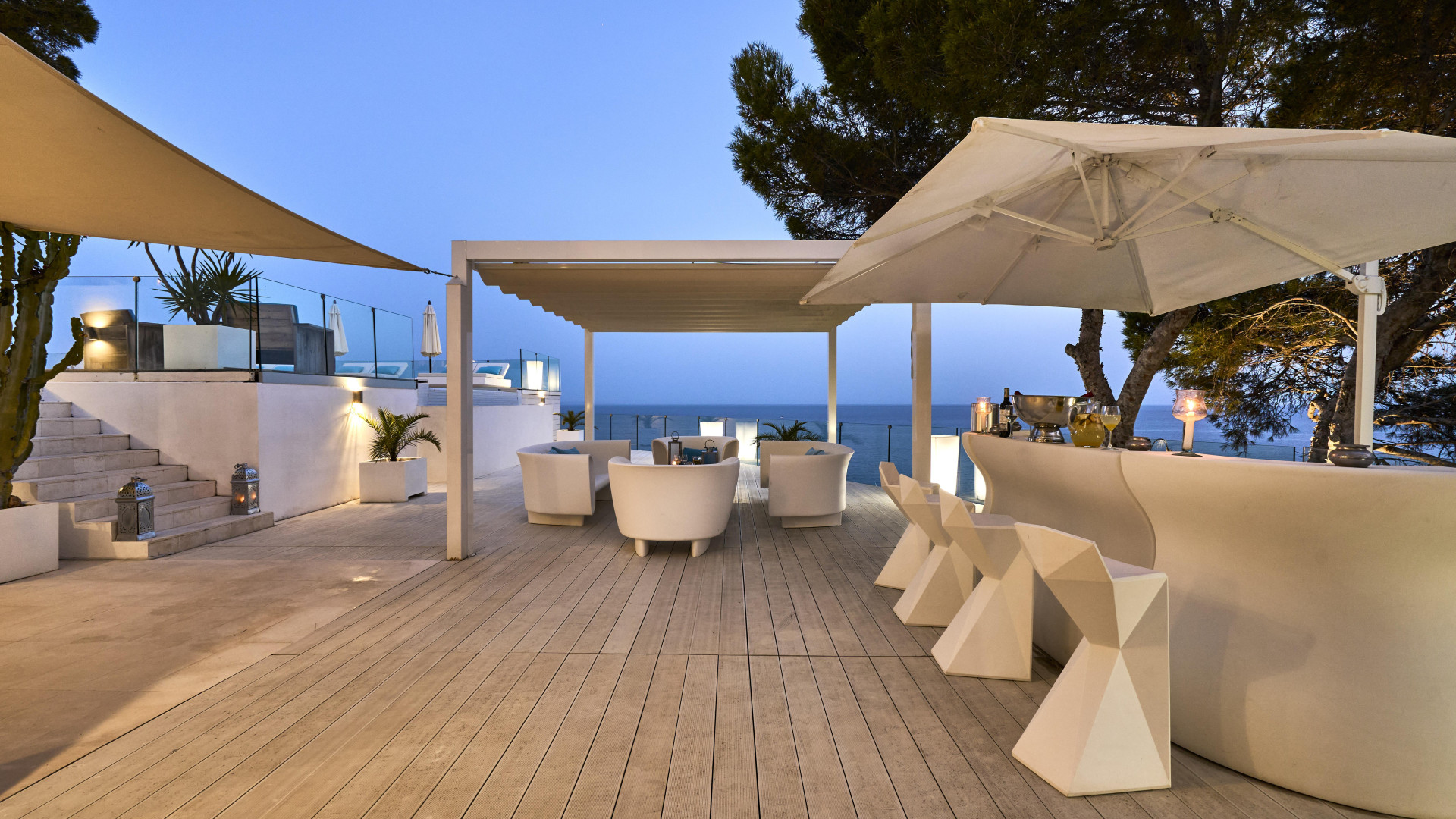 Pure luxury in first sea line with panoramic sea views - 12
