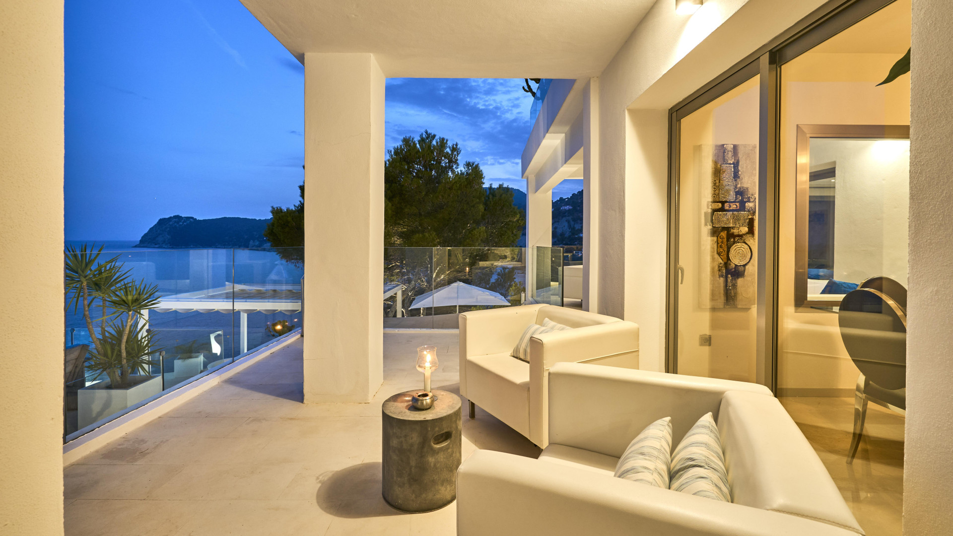 Pure luxury in first sea line with panoramic sea views - 37