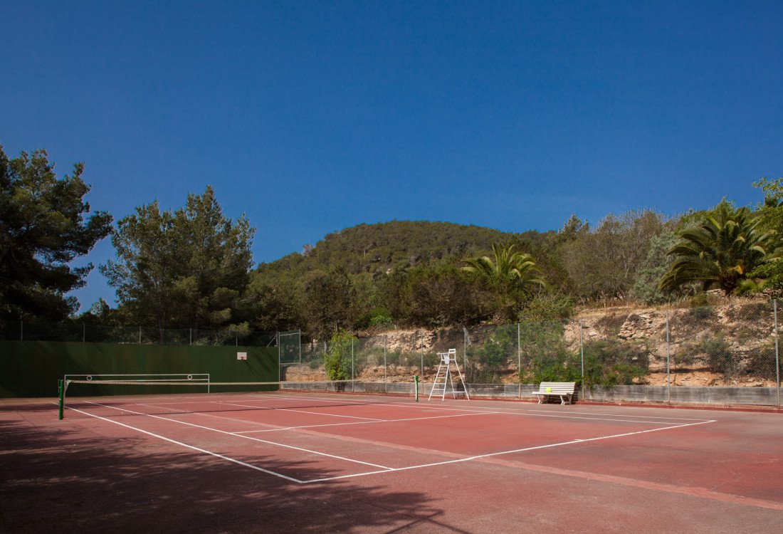 Finca ibicenca auténtica en una ubicación perfecta - 13