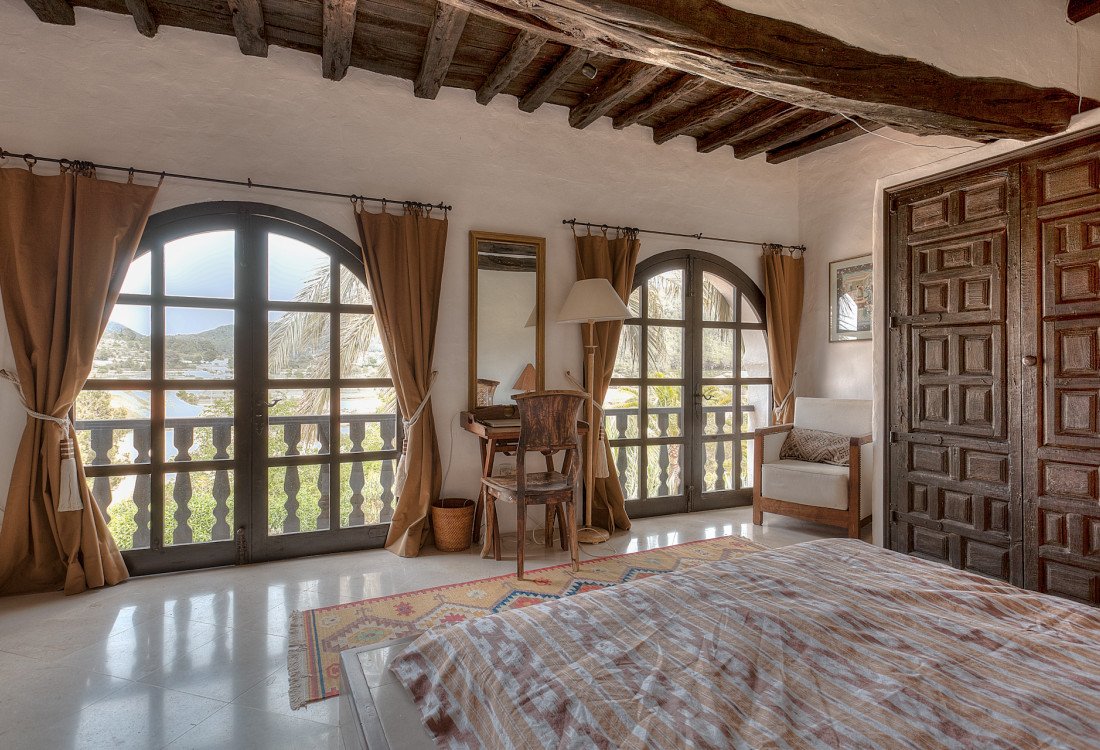 Finca ibicenca auténtica en una ubicación perfecta - 10
