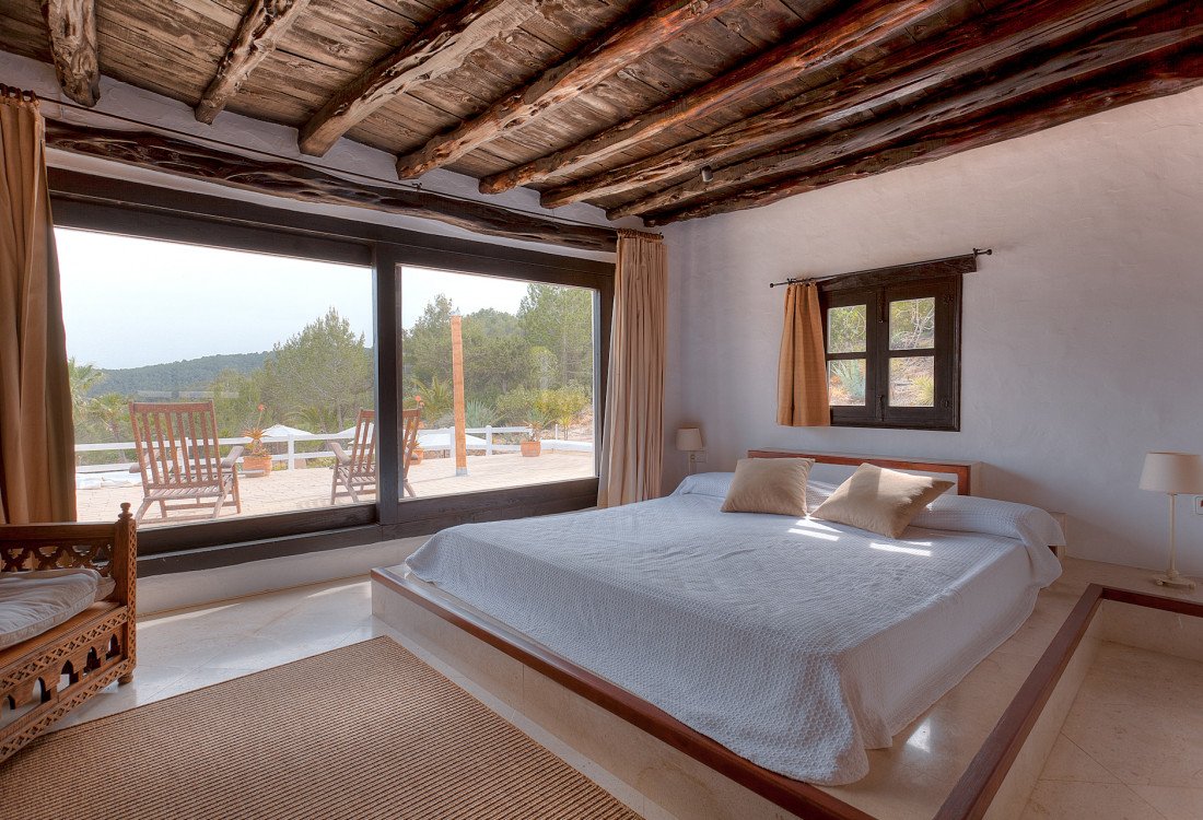Finca ibicenca auténtica en una ubicación perfecta - 9