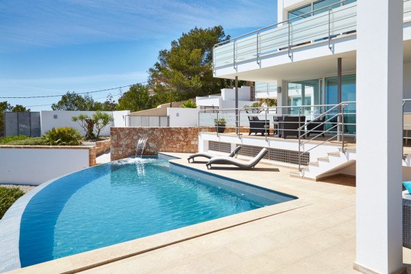 Stylish beach house in Cala Tarida - 3