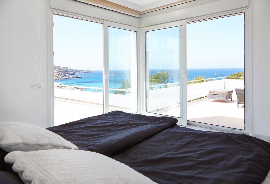 Stylish beach house in Cala Tarida - 4