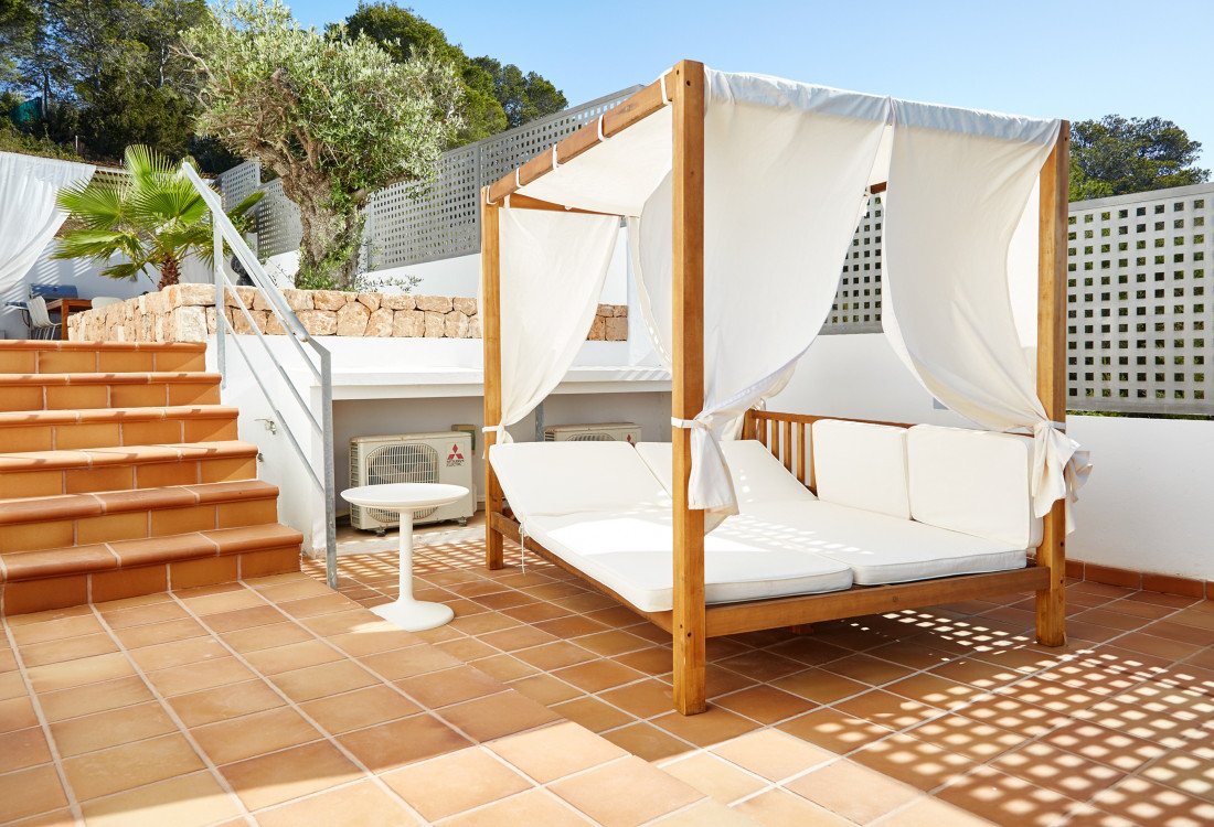 Stylish beach house in Cala Tarida - 8
