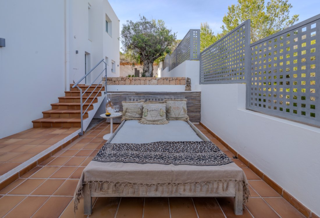 Stylish beach house in Cala Tarida - 24