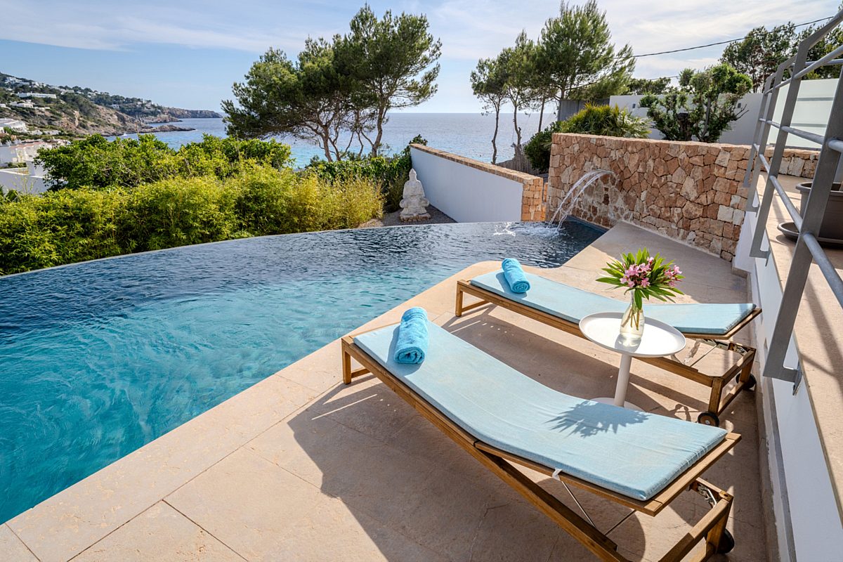 Stylish beach house in Cala Tarida - 15